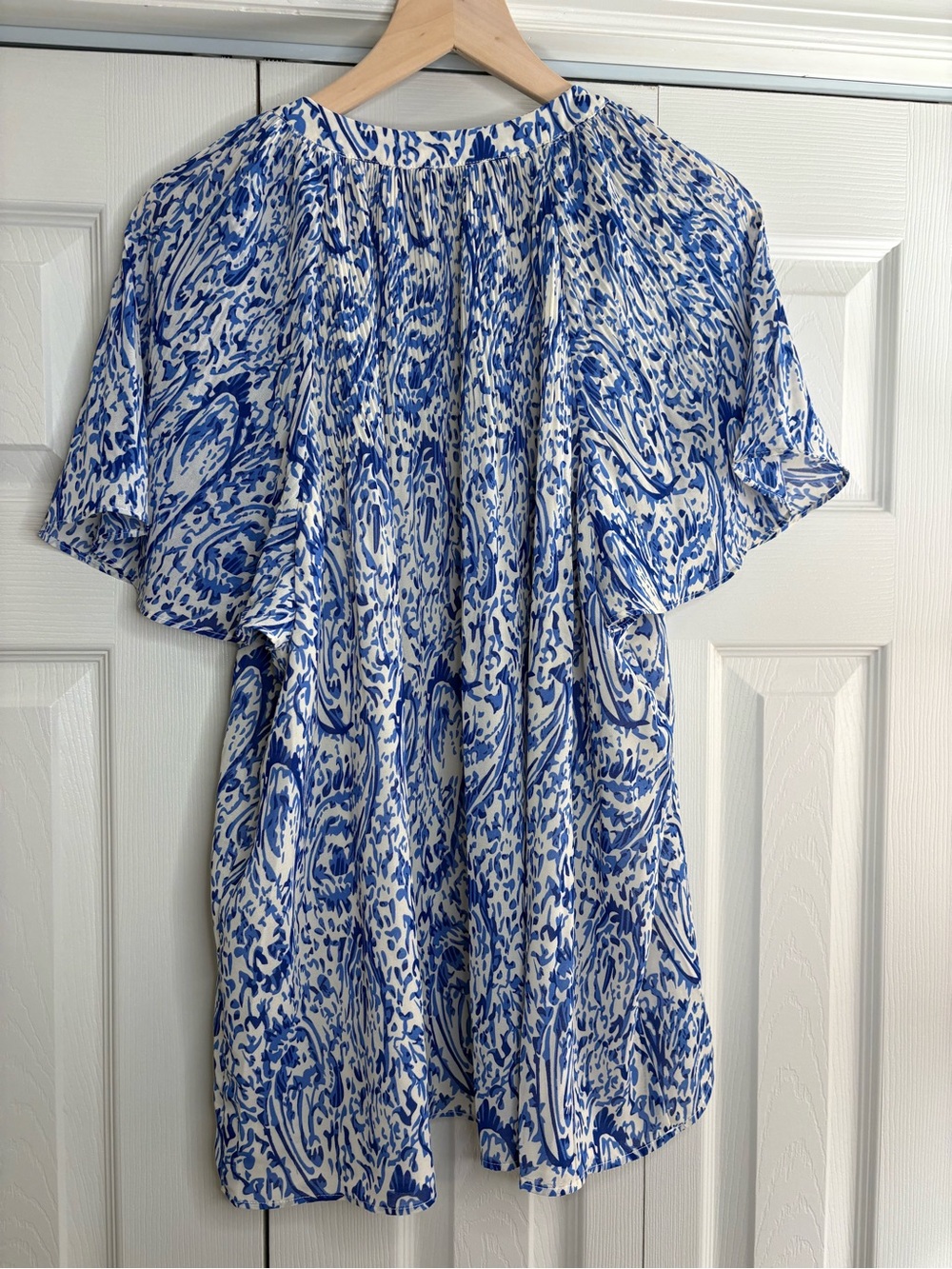 Women’s Tahari blue and white paisley print split v neckline blouse size 3X NWOT - Picture 6 of 6